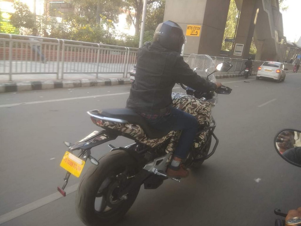 Xe sử dụng động cơ xylanh đôi 649cc