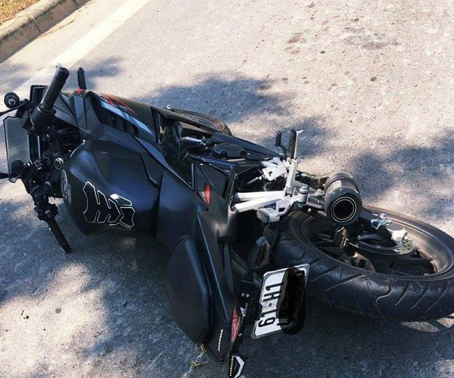Chiếc mô tô Honda CBR150R không bị hỏng nặng Chiếc mô tô Honda CBR150R không bị hỏng nặng