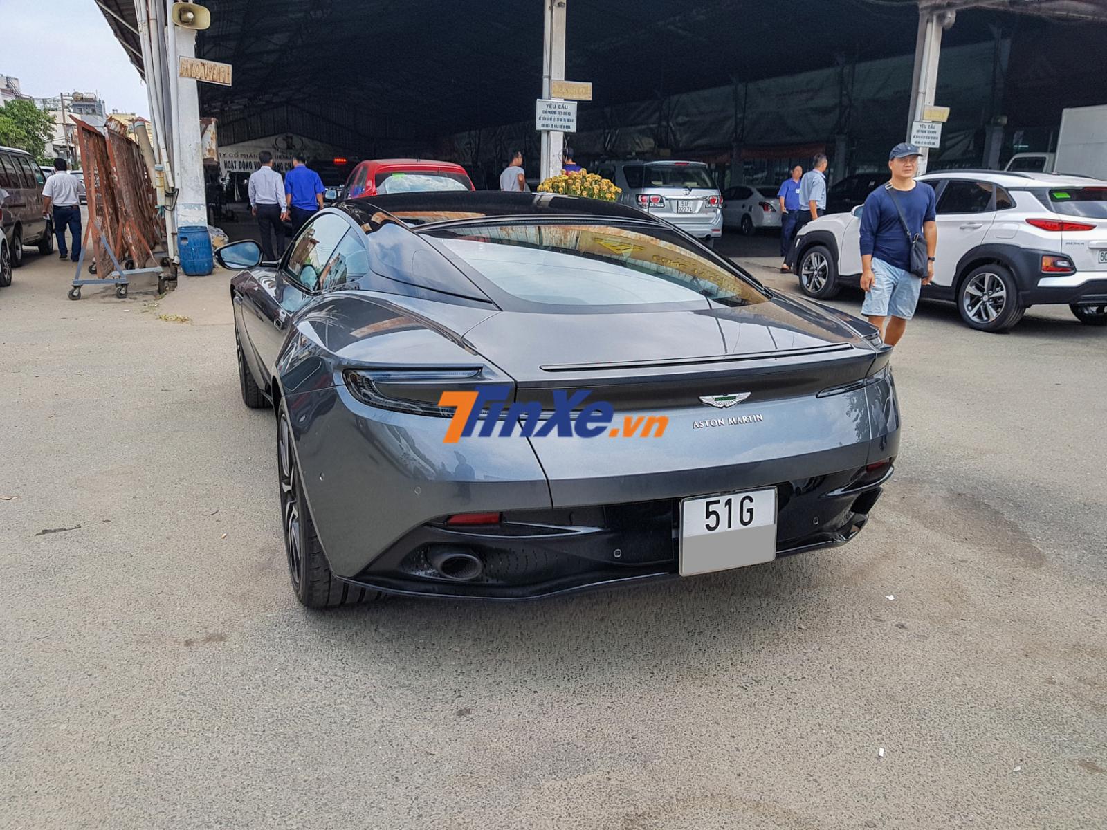 Chiếc siêu xe Aston Martin DB11 độc nhất Việt Nam đã có chủ nhân