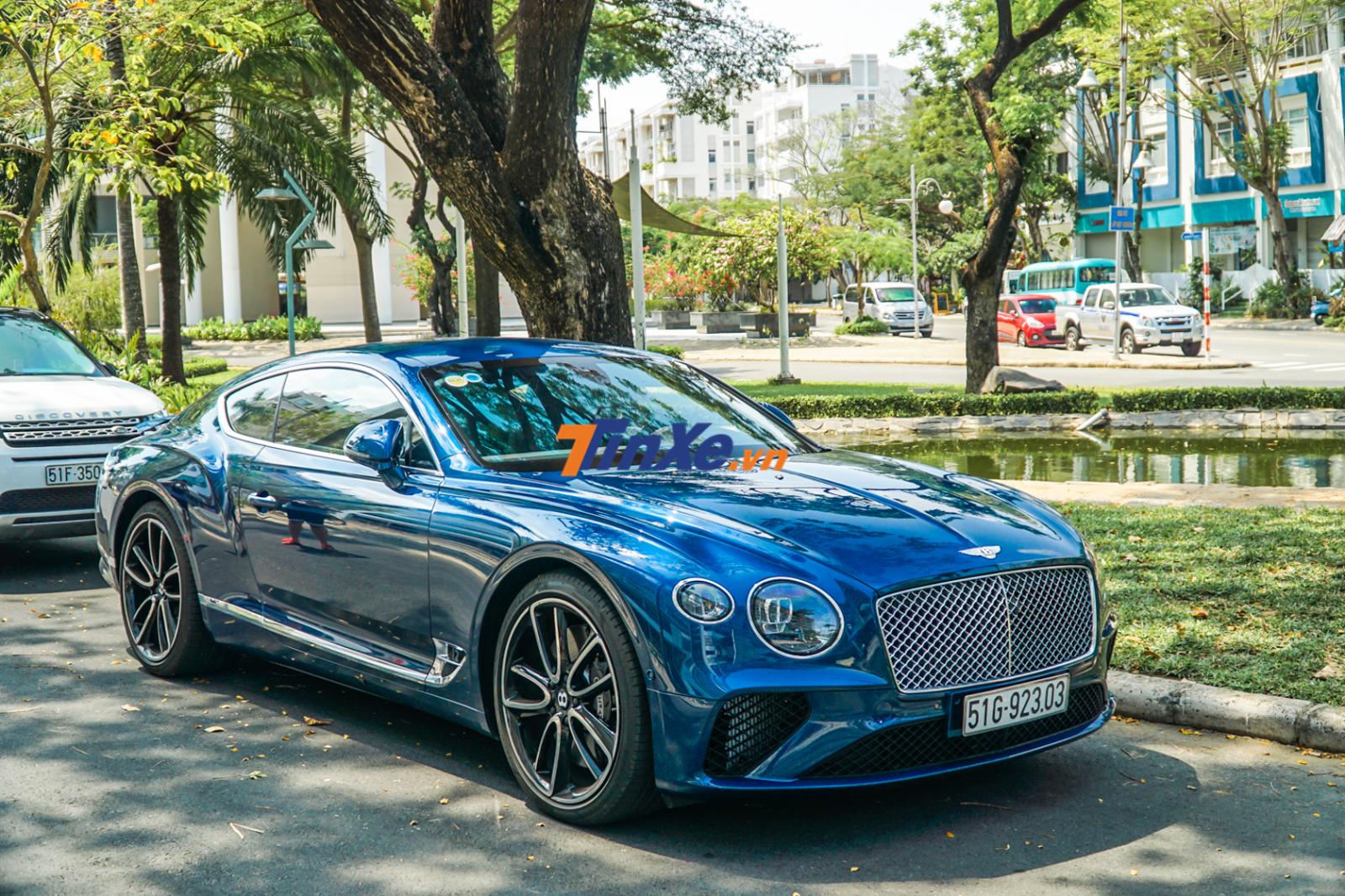 Bentley Continental GT 2018 đầu tiên tại Việt Nam có màu sơn xanh Sequin Blue 