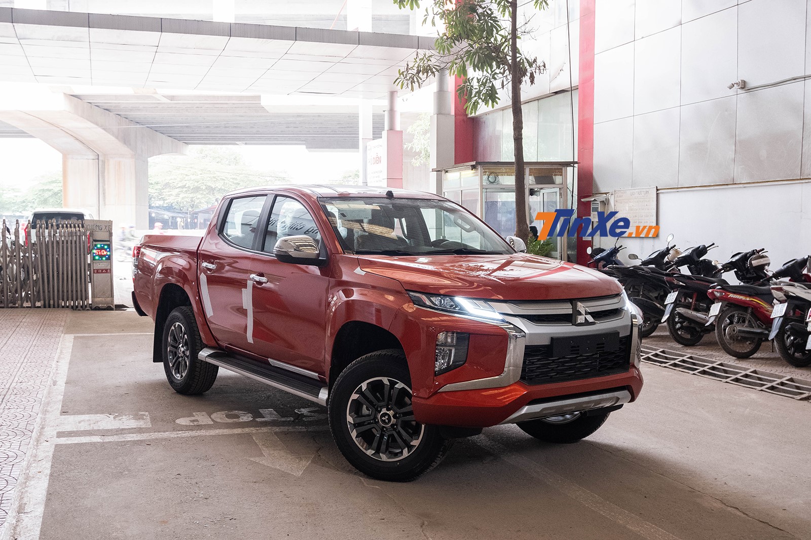 Sau ngày 10/4/2019, lệ phí trước bạ lần đầu của ô tô bán tải sẽ tăng bằng 60% mức thu lệ phí trước bạ lần đầu đối với ô tô chở người từ 9 chỗ trở xuống Sau ngày 10/4/2019, lệ phí trước bạ lần đầu của ô tô bán tải sẽ tăng bằng 60% mức thu lệ phí trước bạ lần đầu đối với ô tô chở người từ 9 chỗ trở xuống