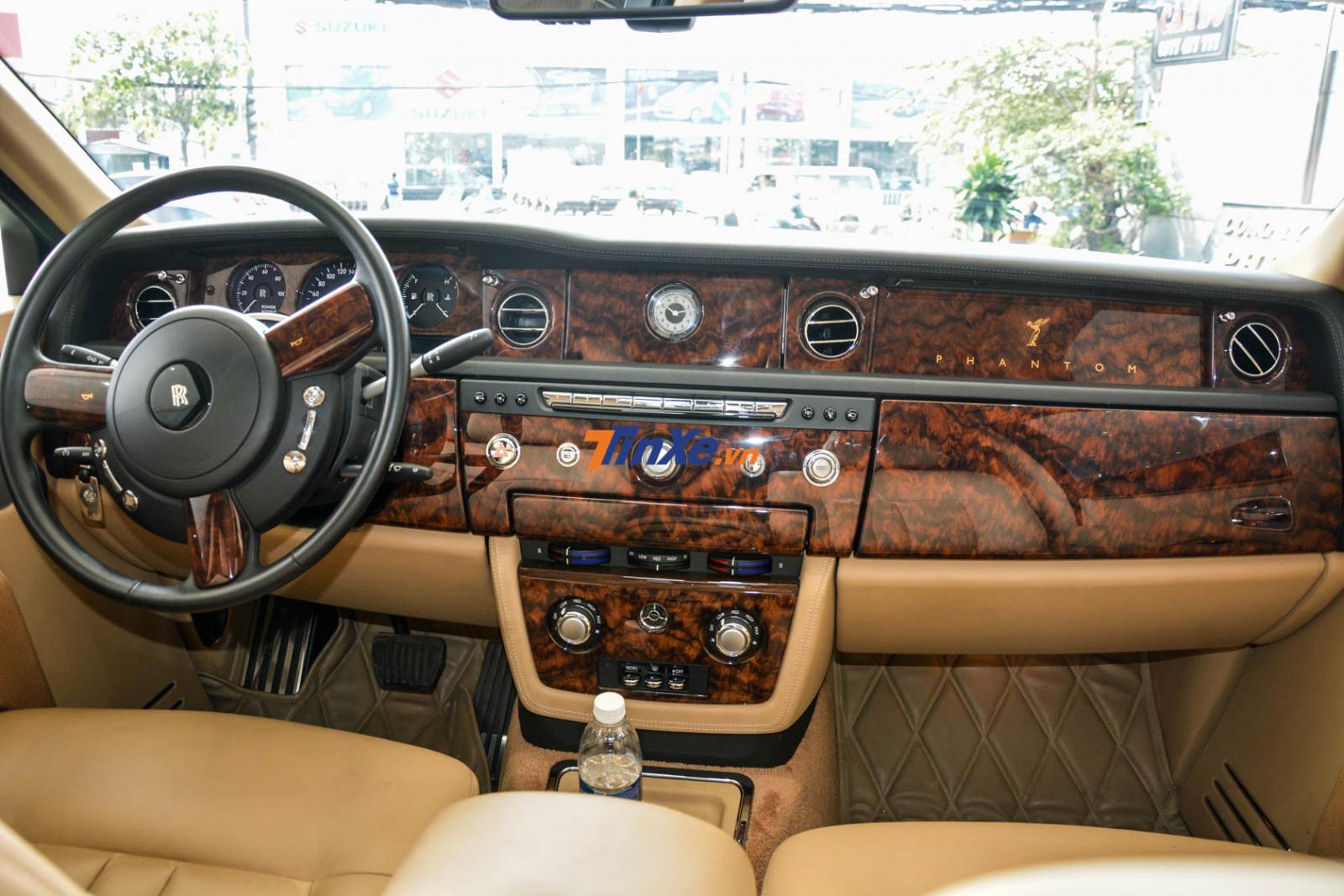 Cận cảnh nội thất của Rolls-Royce Phantom Series II đang được rao bán