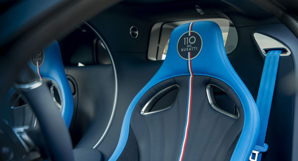 Và trên tựa đầu ghế ngồi Và trên tựa đầu ghế ngồi