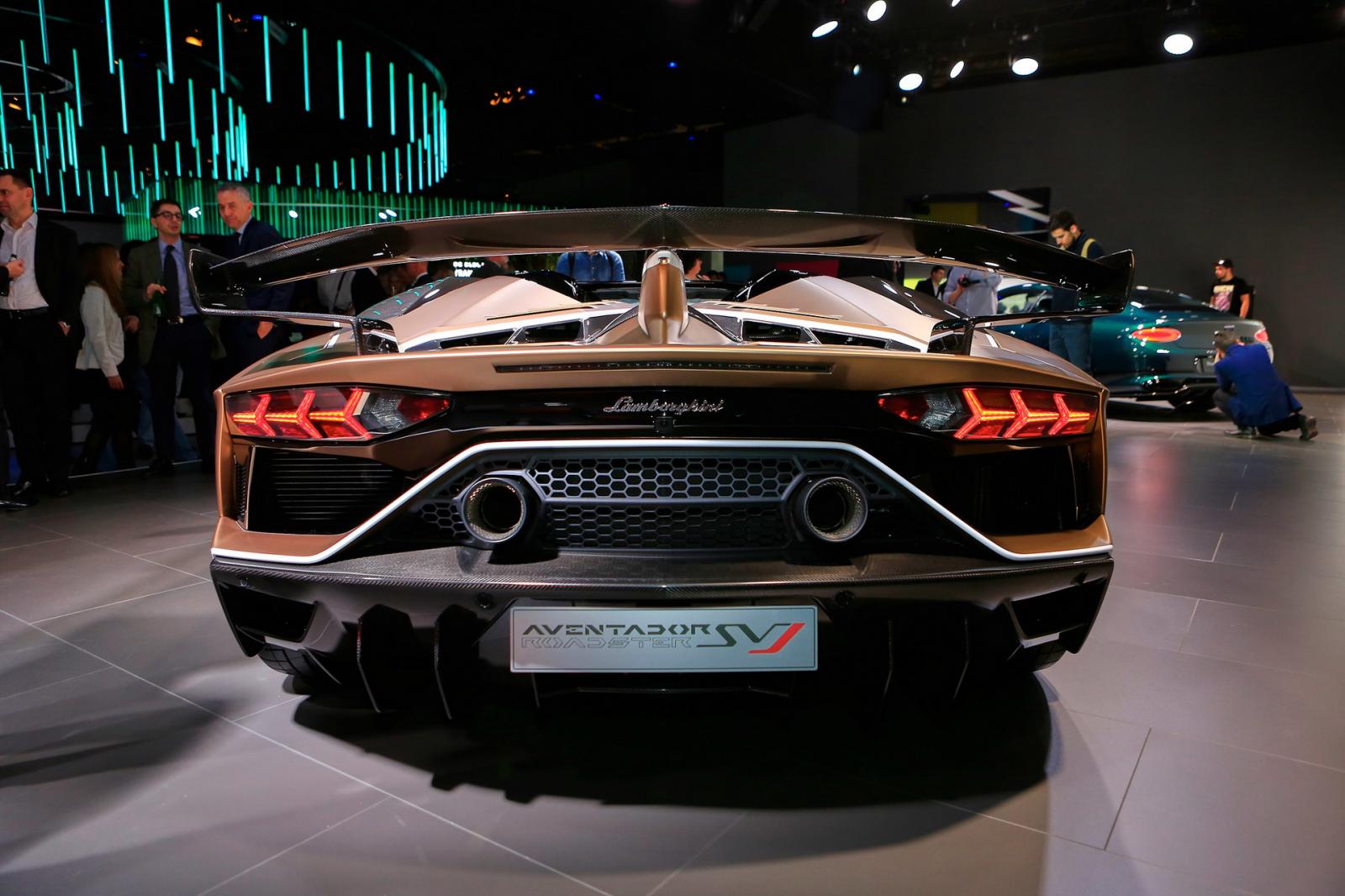 Lamborghini Aventador SVJ Roadsterchính thức được vén màn tại triển lãm Geneva 2019 dfdsdf
