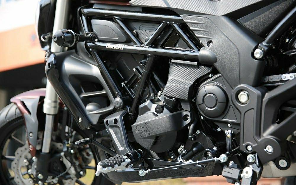 Khung kiểu mắt cáo trên Benelli 502C