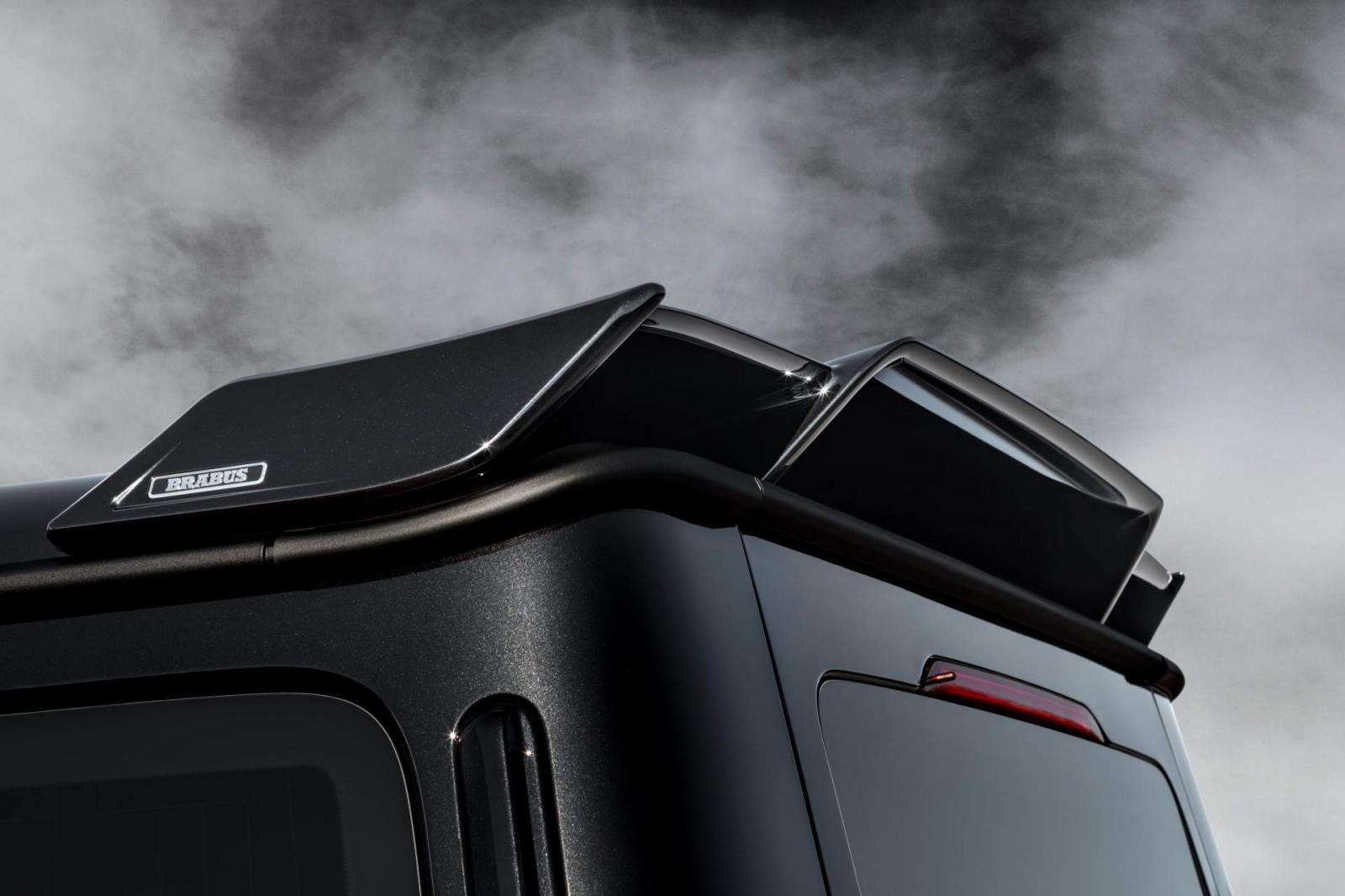 Cánh gió lớn ở nóc xe Cánh gió lớn ở nóc xe