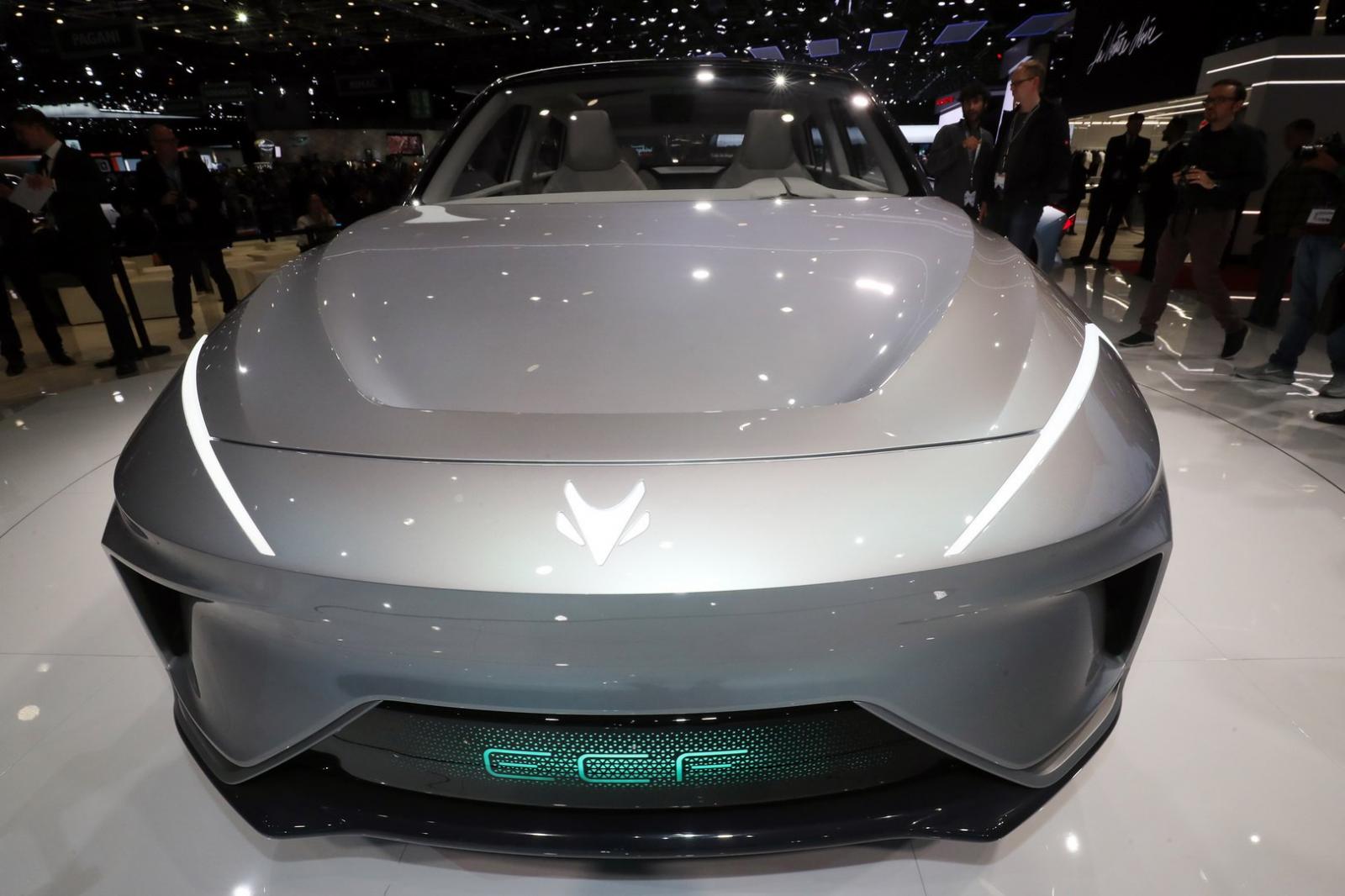 Phía đầu xe Arcfox ECF