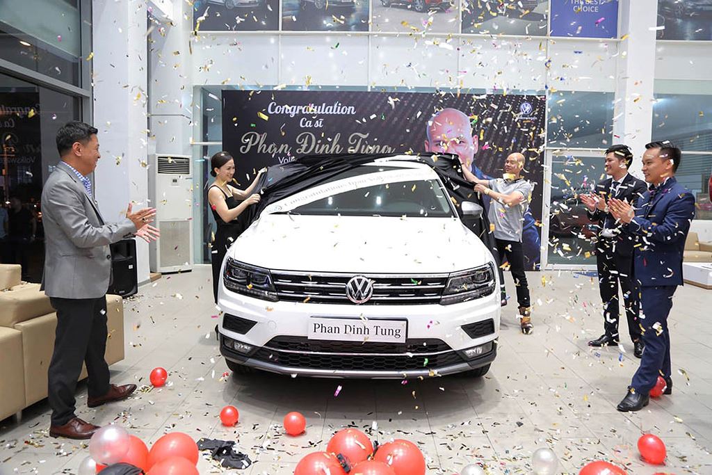 Volkswagen Tiguan Allspace 2019 của Phan Đinh Tùng có màu sơn trắng