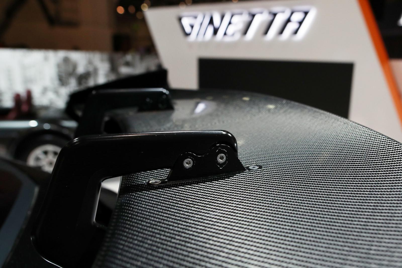 Cánh gió sau bằng sợi carbon Cánh gió sau bằng sợi carbon