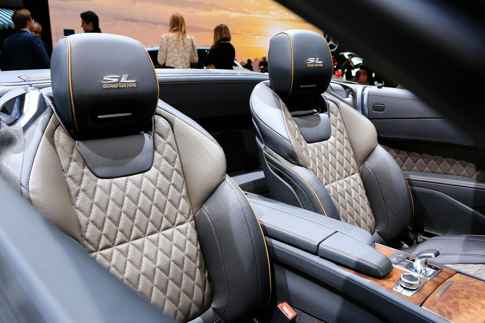 Nội thất bọc da cao cấp, thể hiện vẻ thể thao kết hợp thanh lịch Nội thất bọc da cao cấp, thể hiện vẻ thể thao kết hợp thanh lịch