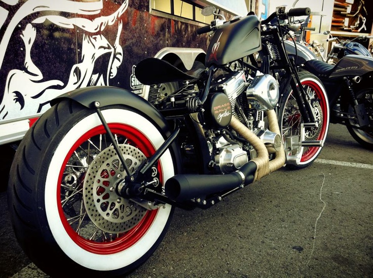 Vẫn có nhiều loại lốp được làm cách điệu bằng phần viền màu trắng Vẫn có nhiều loại lốp được làm cách điệu bằng phần viền màu trắng