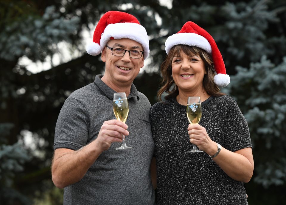 Ông Clark và bạn gái Trish Ông Clark và bạn gái Trish