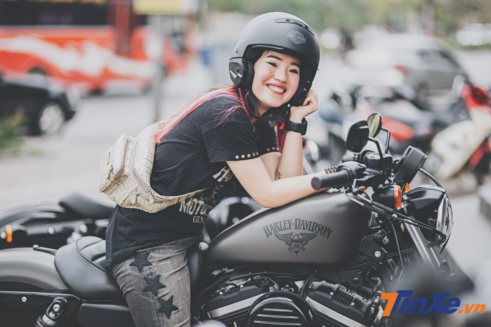 Hiền Bư cho biết, chiếc Harley-Davidson Iron 883 đ&atilde; chọn c&ocirc;.