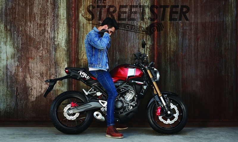 Trang bị trên xe không có gì thay đổi so với bản cũ Trang bị trên xe không có gì thay đổi so với bản cũ