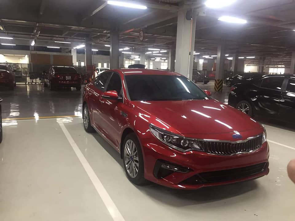 Kia Optima 2019 mới xuất hiện tại đại lý, xe vẫn được lắp ráp trong nước và sẽ được ra mắt trong thời gian tới