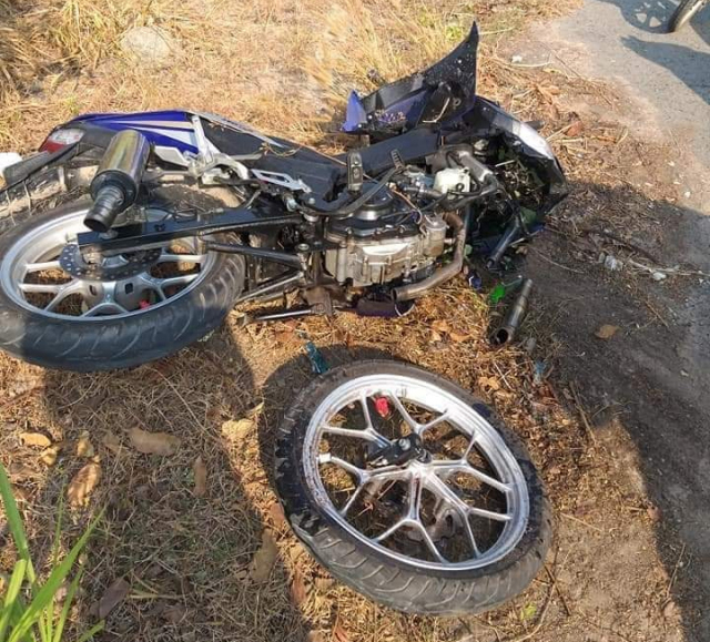 Chiếc xe bị hư hỏng nặng Chiếc xe bị hư hỏng nặng