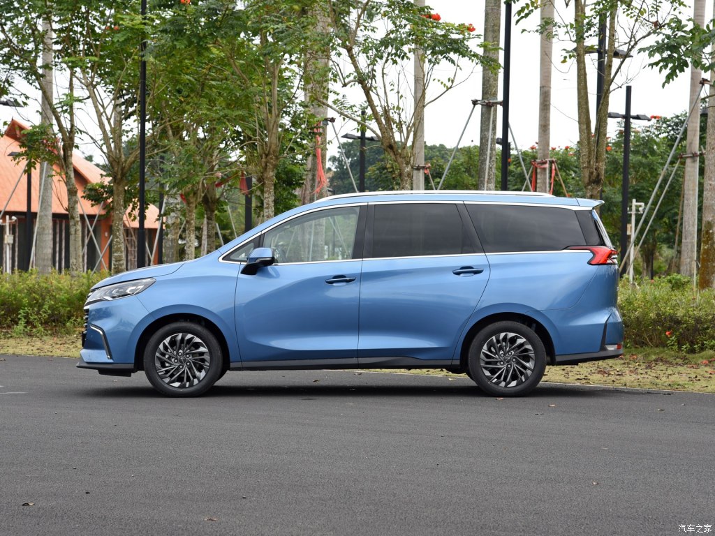 Thiết kế bên sườn của Maxus G50 2019 Thiết kế bên sườn của Maxus G50 2019