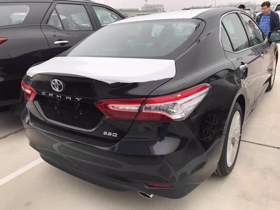 Như dự đoán sẽ nhập khẩu từ Thái Lan trước đó, Toyota Camry 2019 sẽ có 2 phiên bản 2.0G và 2.5Q thay vì 3 phiên bản như trước đây