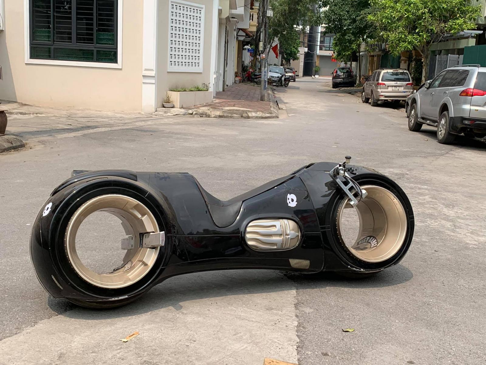 Tron Light Cycle là một trong những chiếc mô tô điện ảnh đã có mặt tại Việt Nam