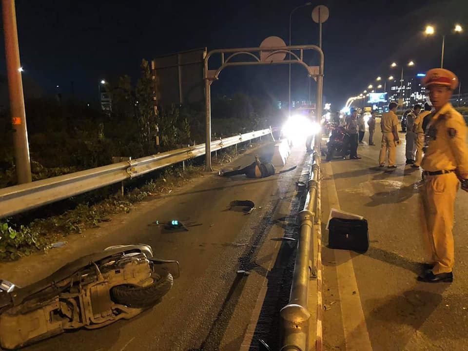 Lực lượng chức năng có mặt tại hiện trường vụ tai nạn Lực lượng chức năng có mặt tại hiện trường vụ tai nạn