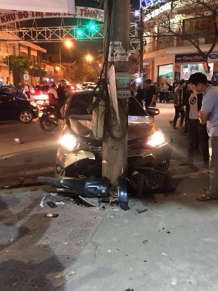 Hiện trường vụ tai nạn liên hoàn nghiêm trọng Hiện trường vụ tai nạn liên hoàn nghiêm trọng