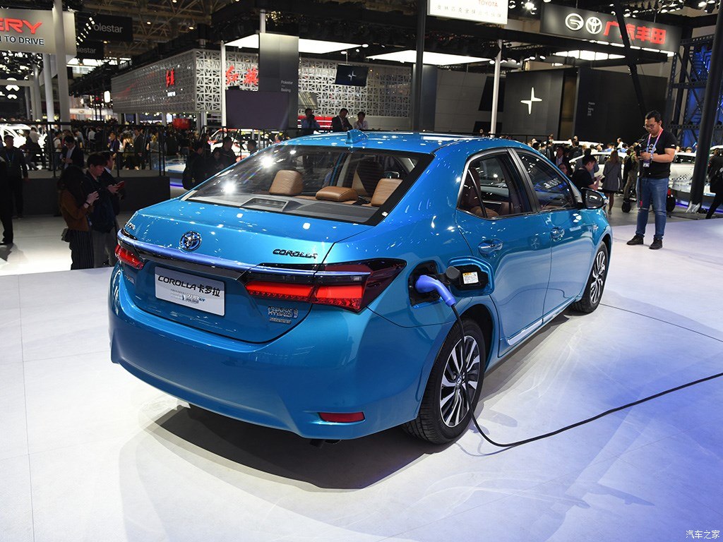 Cổng cắm sạc của Toyota Corolla PHEV 2019 nằm bên phải Cổng cắm sạc của Toyota Corolla PHEV 2019 nằm bên phải