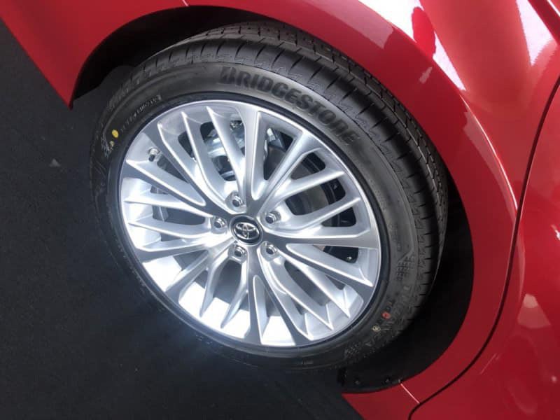 La-zăng đa chấu mới đẹp mắt có kích cỡ 18 inch