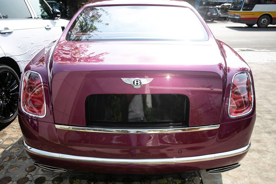 Màu sơn tím Magenta do các nghệ nhân của Muliner đứng ra thực hiện Màu sơn tím Magenta do các nghệ nhân của Muliner đứng ra thực hiện