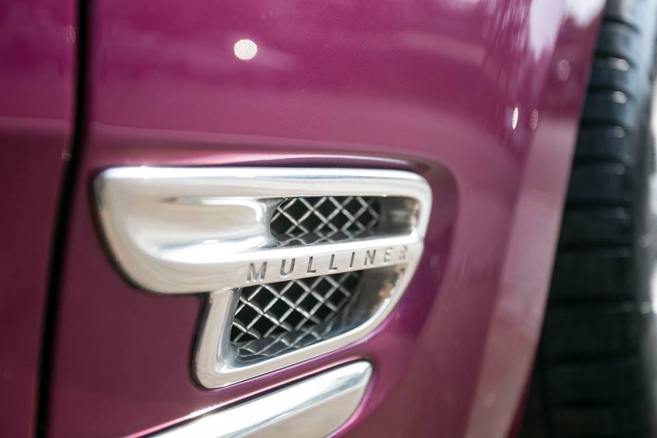 Tên Mulliner bên hông xe Tên Mulliner bên hông xe