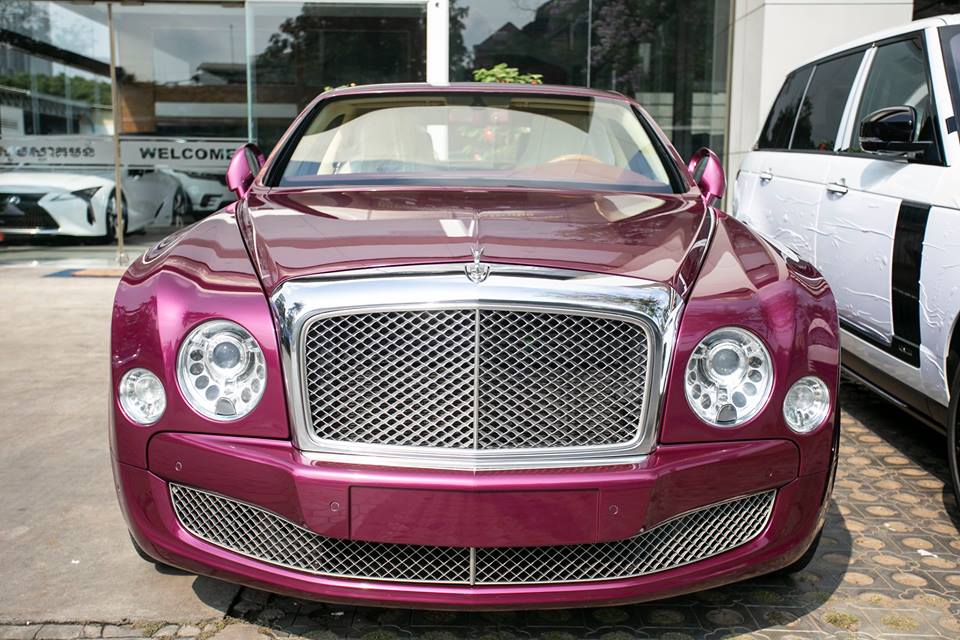 Chiếc Bentley Mulsanne mang màu sơn tím Magenta Chiếc Bentley Mulsanne mang màu sơn tím Magenta