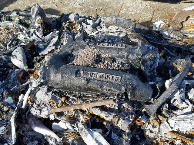 Tên xe Ferrari còn sót lại ở động cơ Tên xe Ferrari còn sót lại ở động cơ