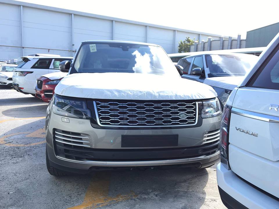 Range Rover đời mới đang chờ bàn giao