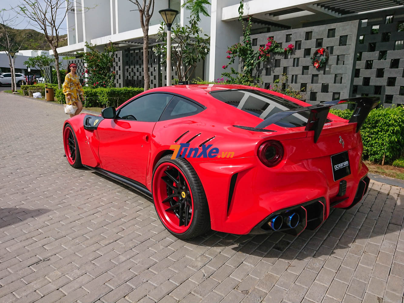  Duke Dynamics đã thay đổi đến 21 chi tiết trên siêu xe nguyên bản Ferrari F12 Berlinetta 