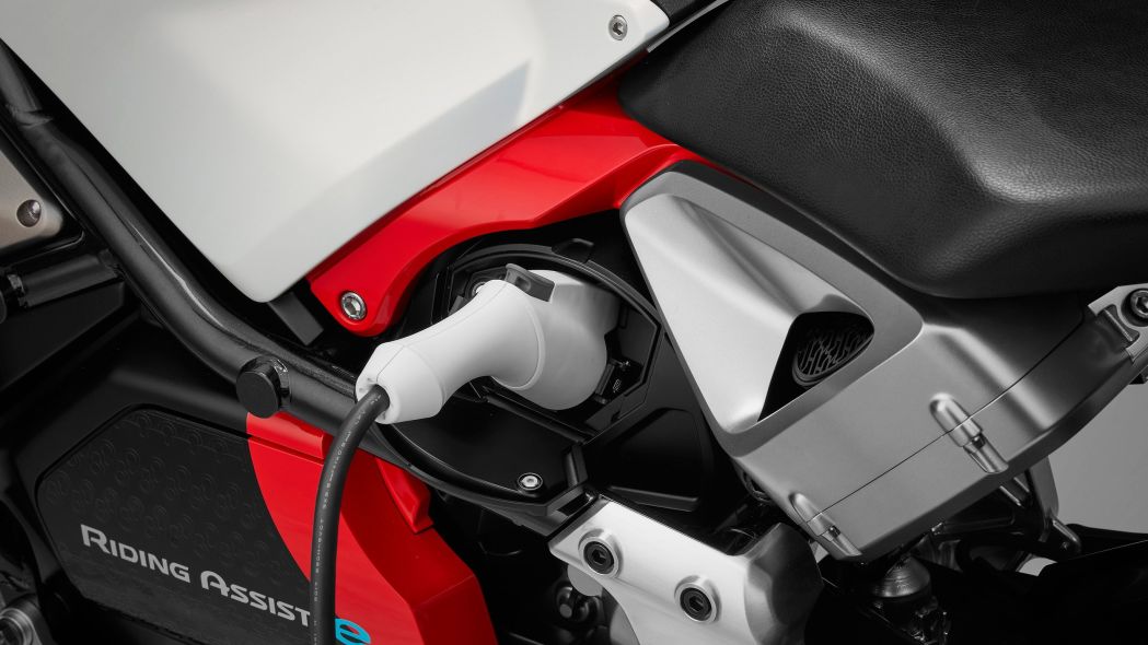 Cổng sạc bên phải thân xe Cổng sạc bên phải thân xe