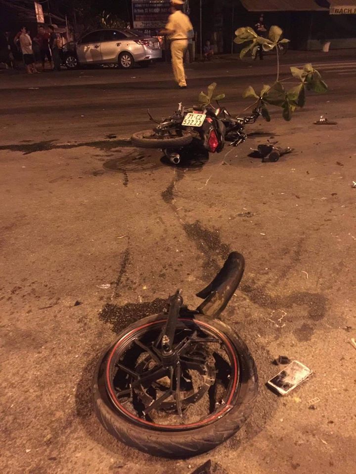 Nam thanh niên điều khiển chiếc Suzuki Raider 150 đã tử vong tại bệnh viện Nam thanh niên điều khiển chiếc Suzuki Raider 150 đã tử vong tại bệnh viện