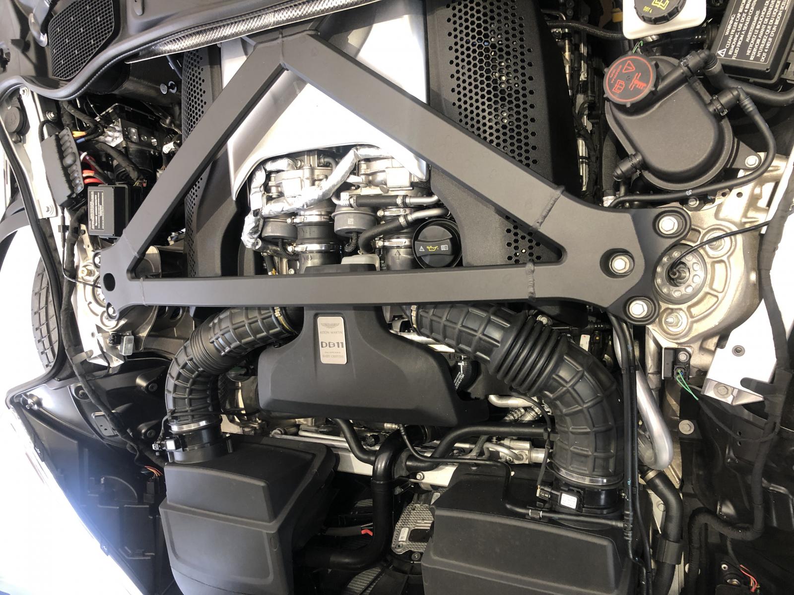 động cơ V8 trên siêu xe Aston Martin DB11 của doanh nhân Vũng Tàu do Mercedes-AMG sản xuấ