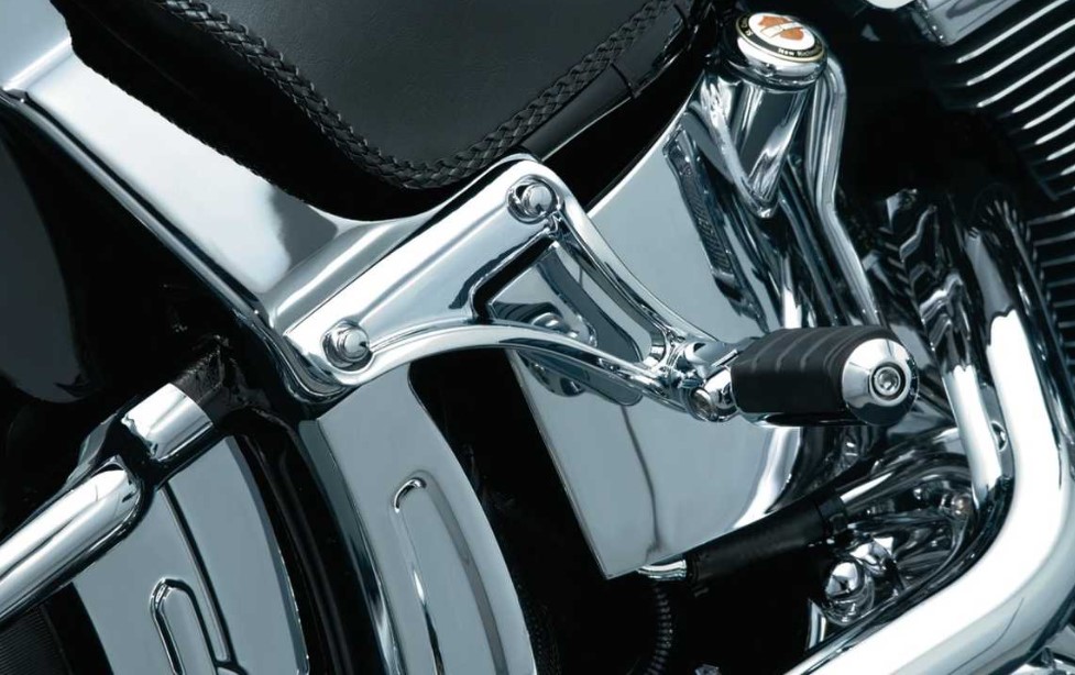 Không để gác chân sau hạ xuống khi chạy xe Không để gác chân sau hạ xuống khi chạy xe