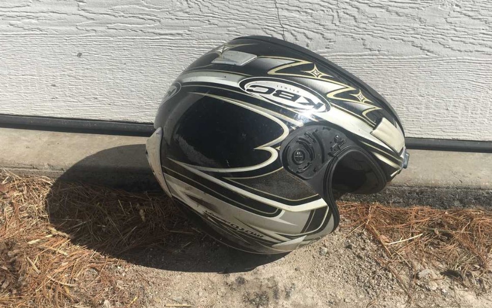 Rơi mũ bảo hiểm cũng được xem là điềm không may Rơi mũ bảo hiểm cũng được xem là điềm không may