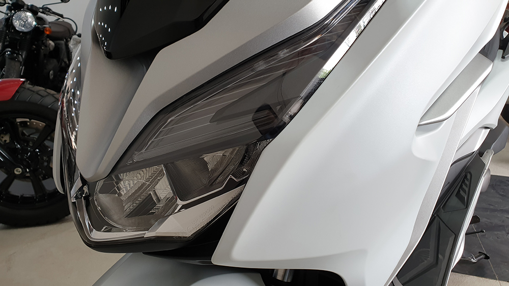 Hệ thống chiếu sáng LED trên Forza 300