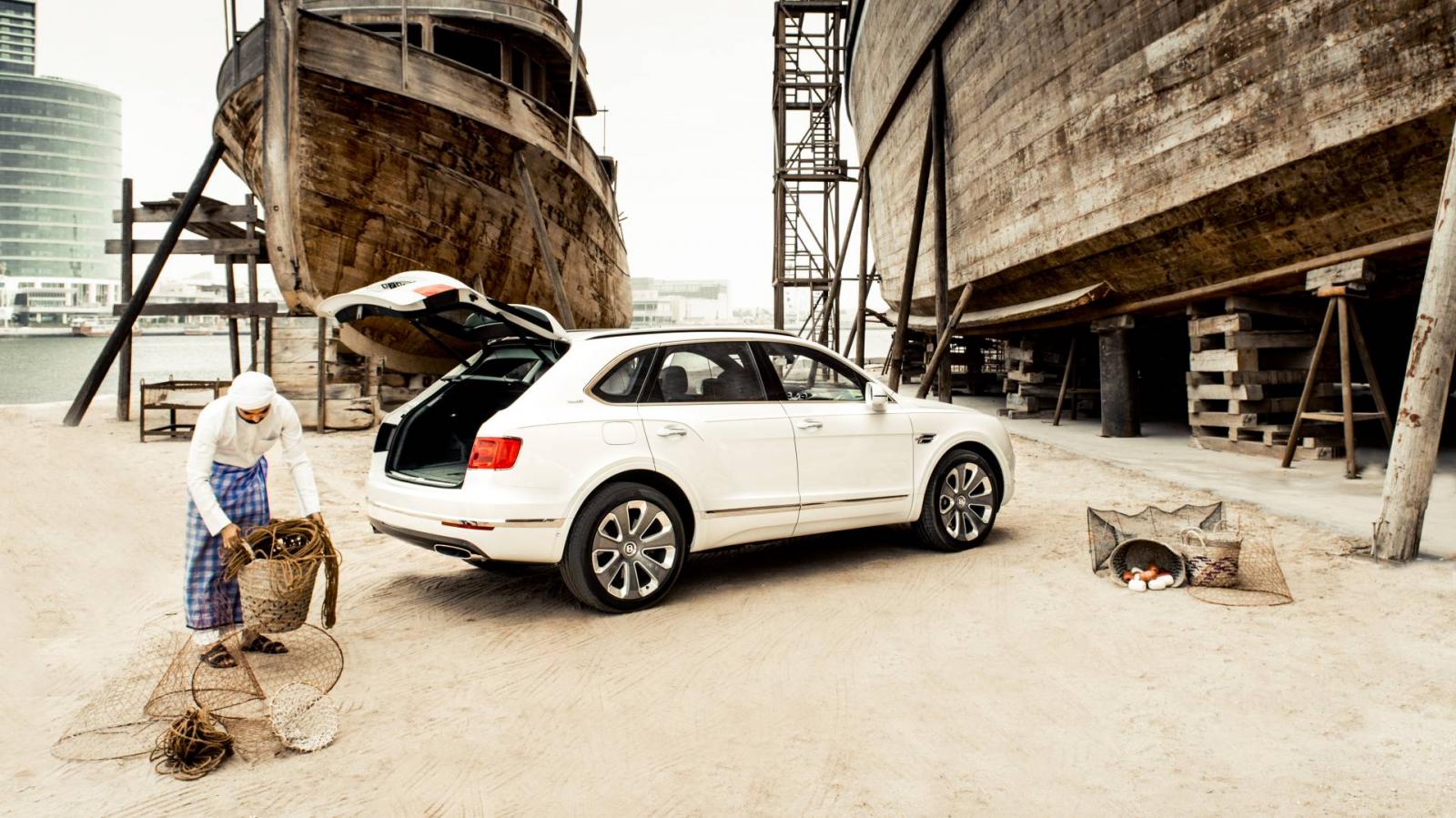 Bentley Bentayga Pearl Of The Gulf được ra đời để ca ngợi nghề lặn lấy ngọc trai của vùng Vịnh Ả-Rập