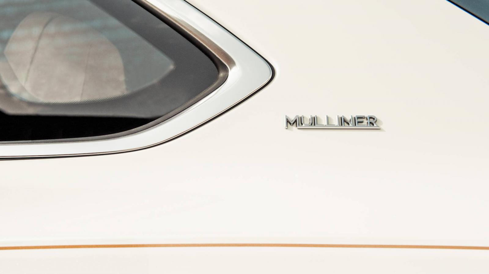 Logo Mulliner trên cột D của Bentley Bentayga Pearl Of The Gulf