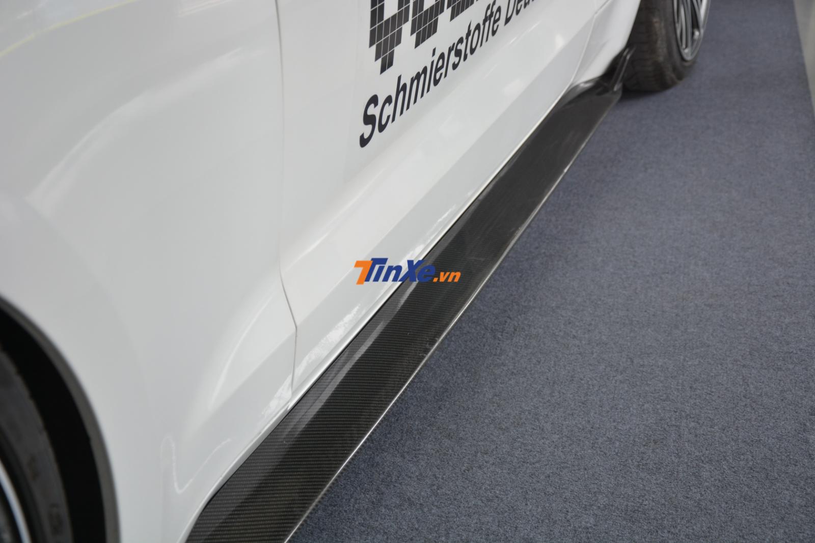 Hay nẹp sườn đều bằng sợi carbon Hay nẹp sườn đều bằng sợi carbon