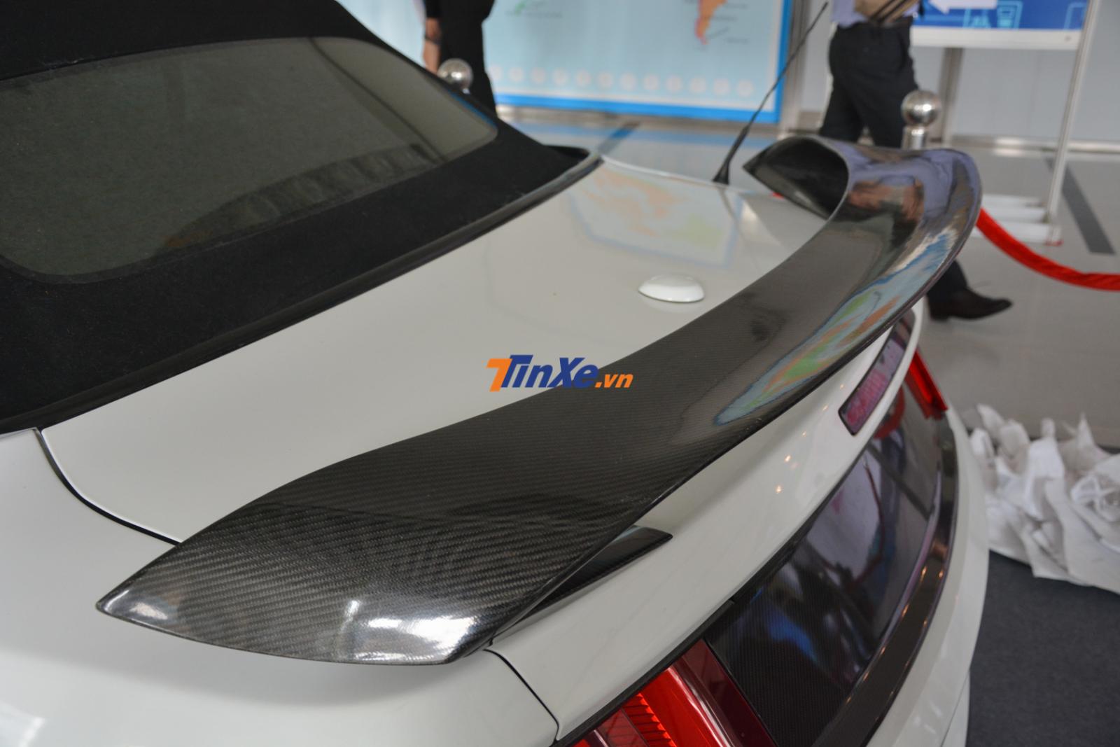 Và cả cánh lướt gió cố định Và cả cánh lướt gió cố định