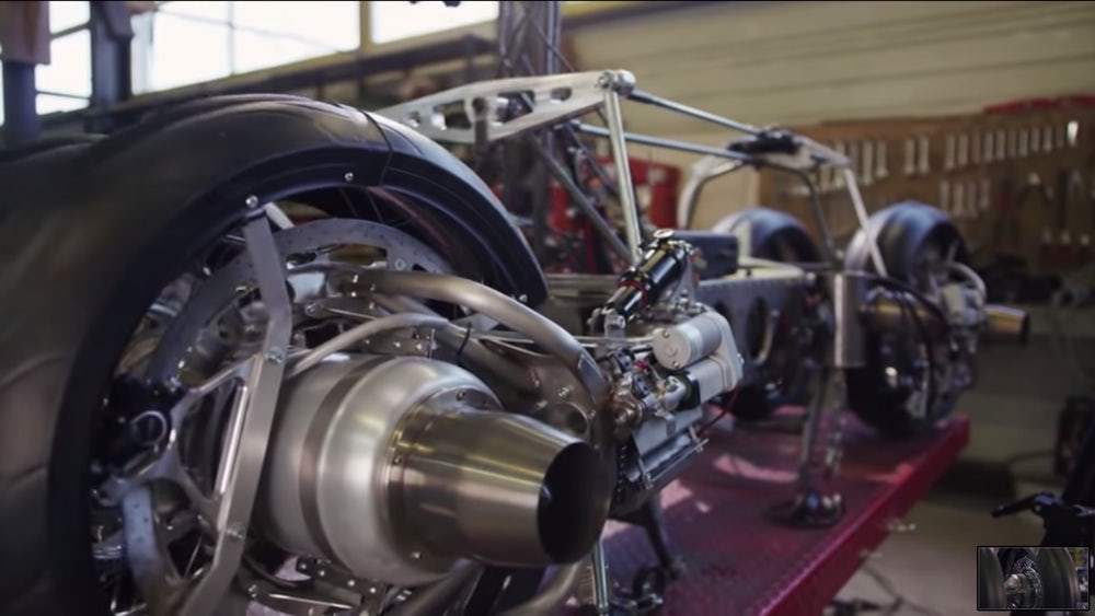 Lazareth LMV 496 được trang bị thêm động cơ turbine phản lực