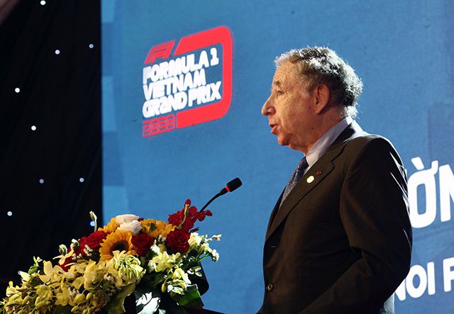 Chủ tịch Liên đoàn xe động cơ thể thao thế giới (FIA) - ông Jean Todt phát biểu tại lễ động thổ đường đua F1 tại Hà Nội