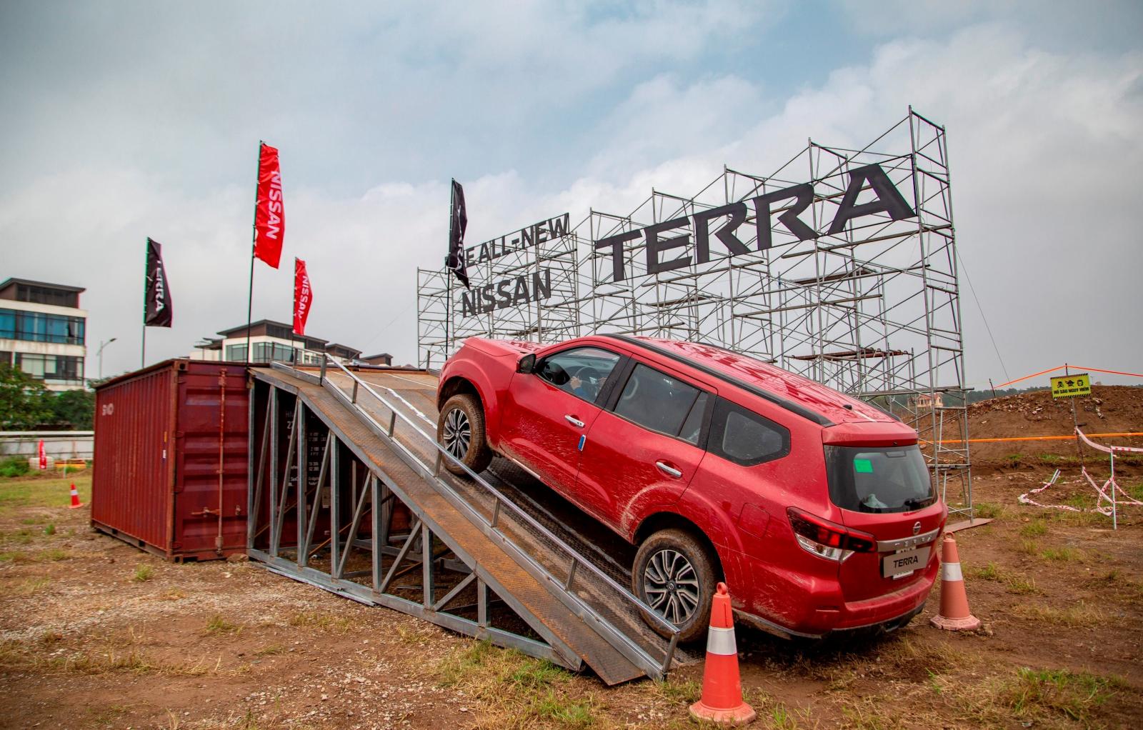 Nissan Terra điều chỉnh giá niêm yết giảm tới 29 triệu đồng Nissan Terra điều chỉnh giá niêm yết giảm tới 29 triệu đồng