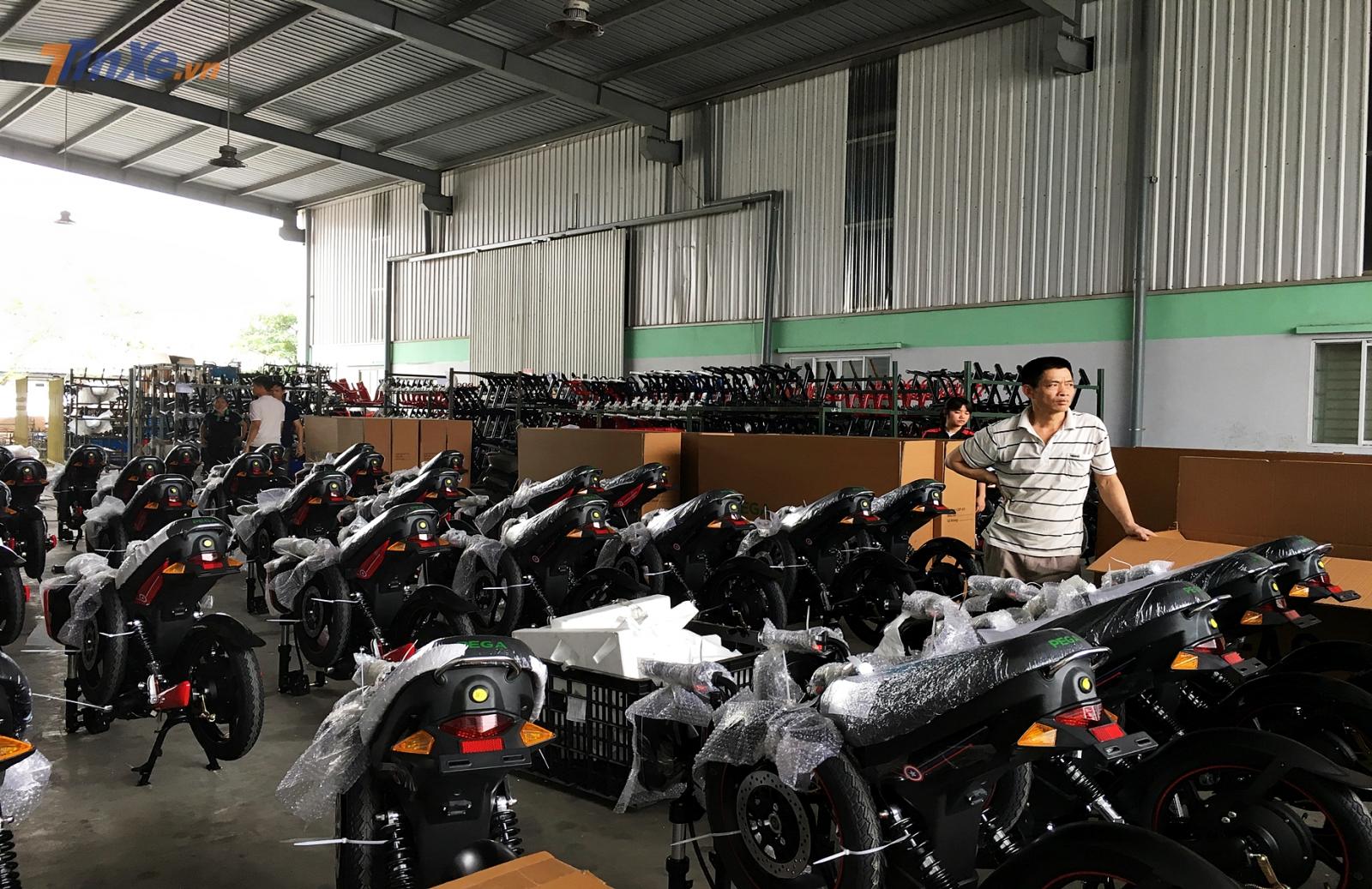 Một số bộ phận được tháo gọn trước khi đóng thùng như ghi đông, bánh trước. Sau khi về đại lý Pega, kỹ thuật viên sẽ lắp ráp lại trước khi bàn giao cho khách hàng. Một số bộ phận được tháo gọn trước khi đóng thùng như ghi đông, bánh trước. Sau khi về đại lý Pega, kỹ thuật viên sẽ lắp ráp lại trước khi bàn giao cho khách hàng.