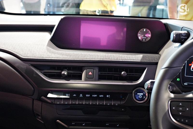 Màn hình thông tin giải trí 10 inch của Lexus UX 2019 Màn hình thông tin giải trí 10 inch của Lexus UX 2019