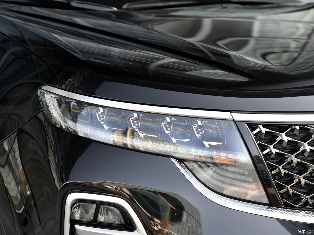 Cụm đèn pha của Kia KX5 2019