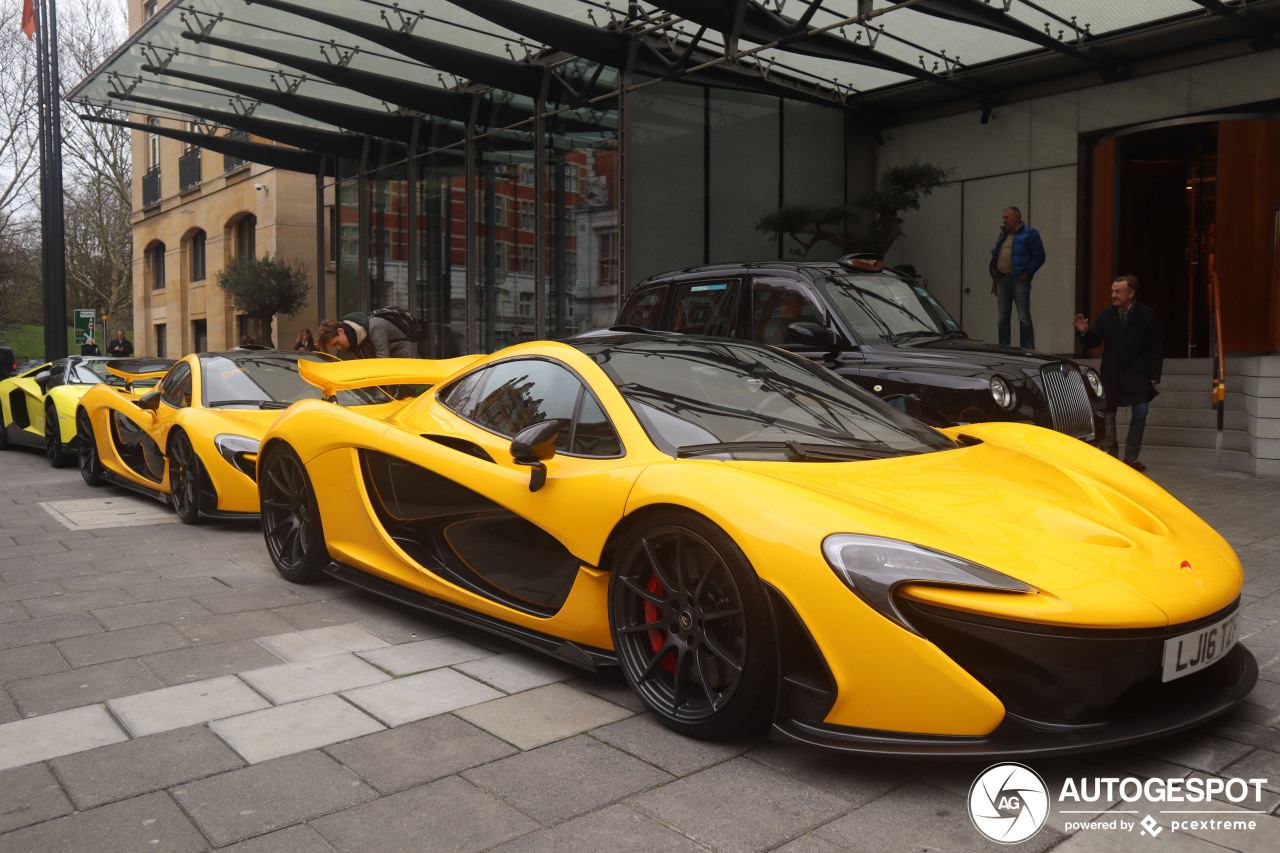 2 chiếc McLaren P1 màu vàng và chốt đoàn là Lamborghini Aventador LP720-4 Roadster 50° Anniversario chỉ có 100 chiếc sản xuất trên thế giới 2 chiếc McLaren P1 màu vàng và chốt đoàn là Lamborghini Aventador LP720-4 Roadster 50° Anniversario chỉ có 100 chiếc sản xuất trên thế giới